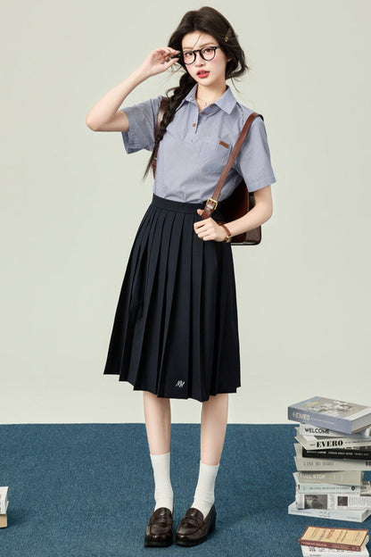 カレッジポロカラーシャツ＋ストライプシャツ＋プリーツショートスカート＋ベーシックロングスカート
