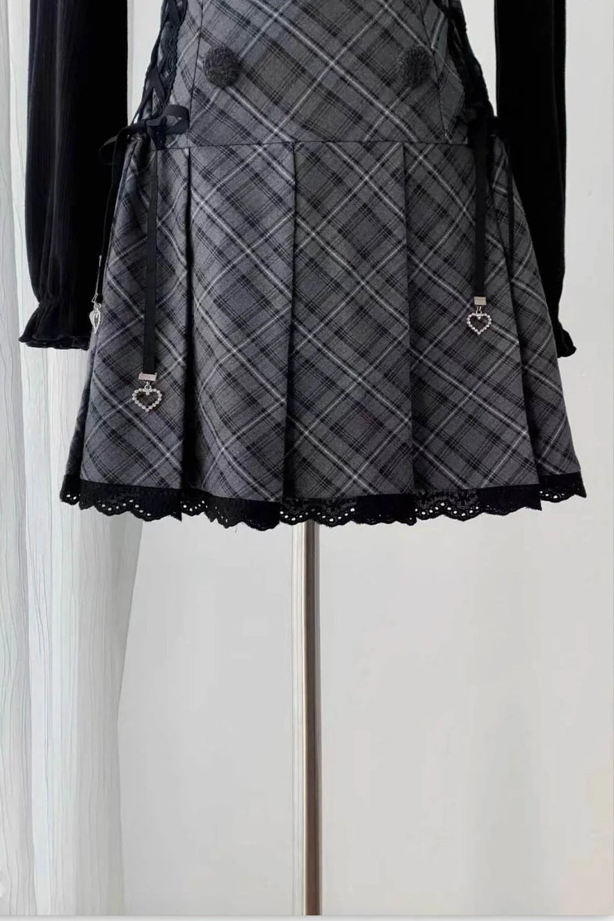 [Termine prenotazione 9/29] Set con abito plissettato a quadri nero e grigio con nastro e charm a cuore + cardigan bolero nero + papillon