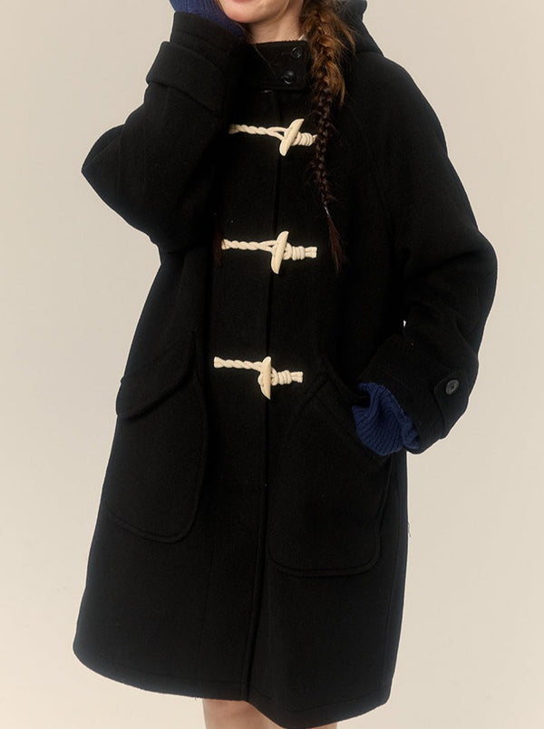 カレッジスタイルフードミッドレングスホーンボタンウールコート