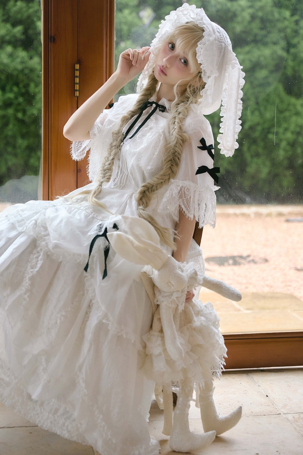 [Reservierungsschluss 18. August] Weiße Fairy-Lace-Rüschen-Lolita-Kapuzen-Shortjacke mit Hasenohren + Innenrock (Petticoat)