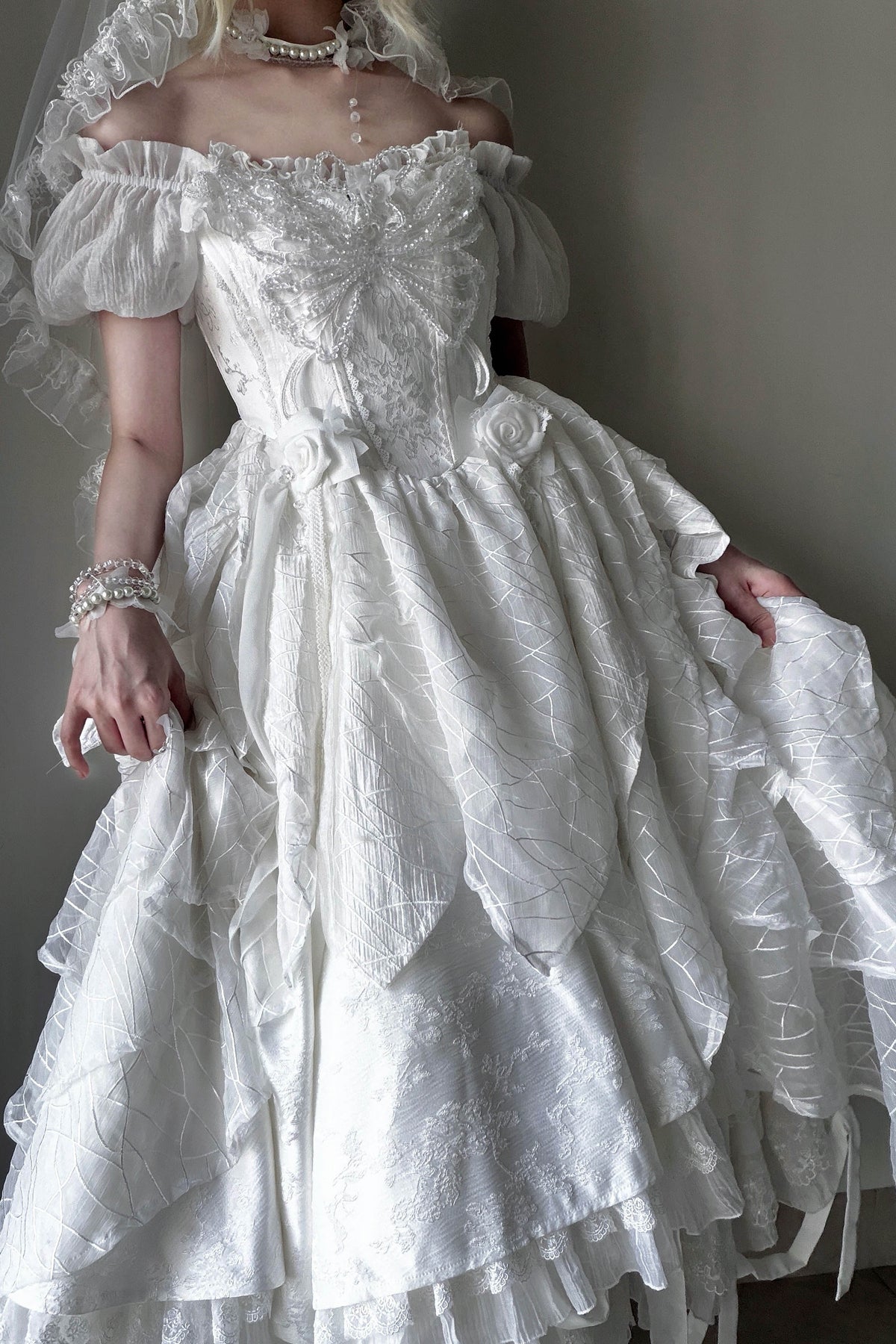 【10月28日予約締切】White Butterfly Gothic Lolita Puff Sleeve Dress Top + Layered Ruffle Asymmetrical Hem Skirt Set (With Chest Brooch + Waist Brooch)