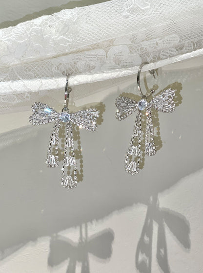 Boucles d'oreilles élégantes du ruban argenté + boucles d'oreilles