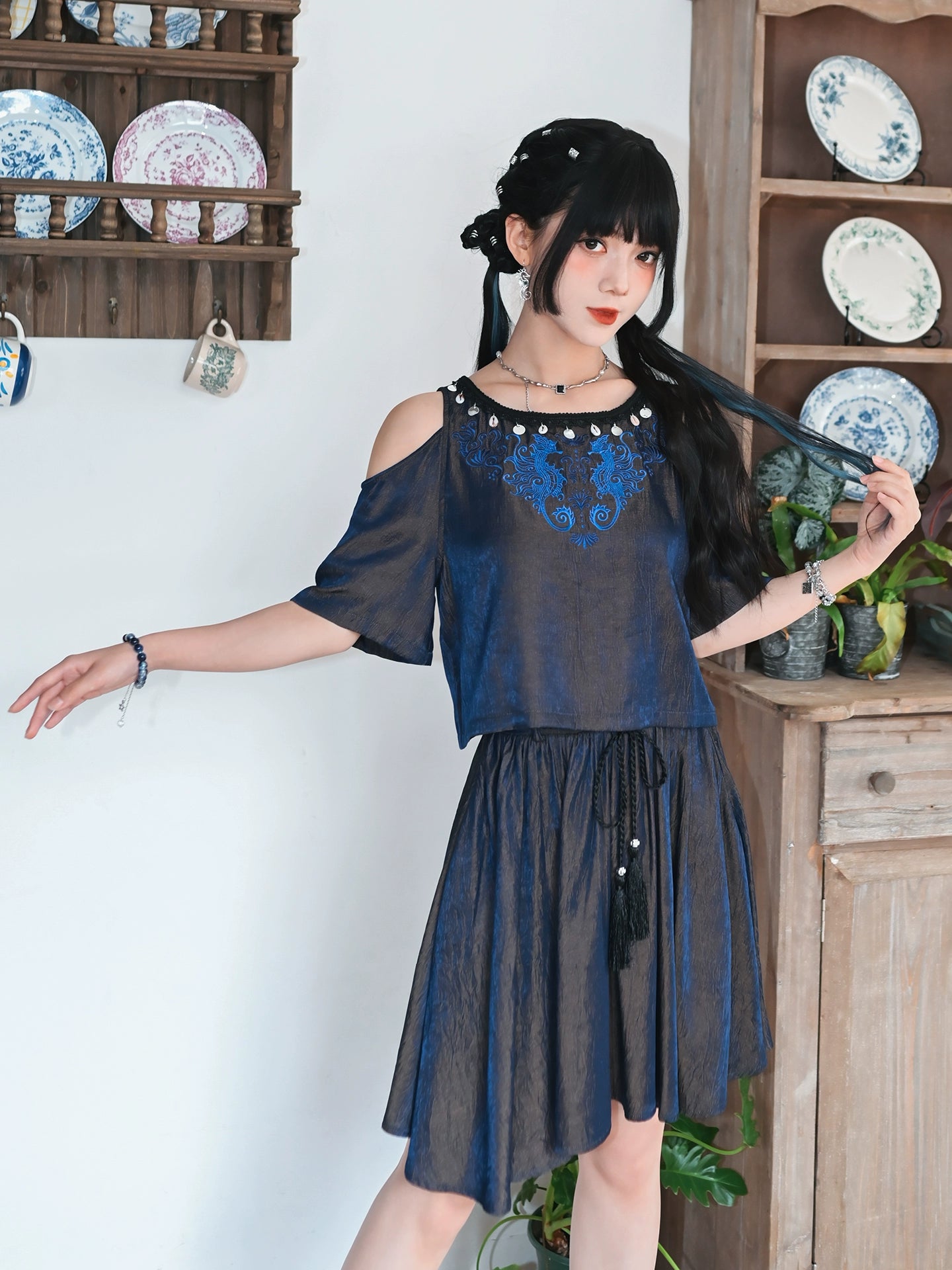 チャイナデザインオフショルダートップス+タッセルスカート