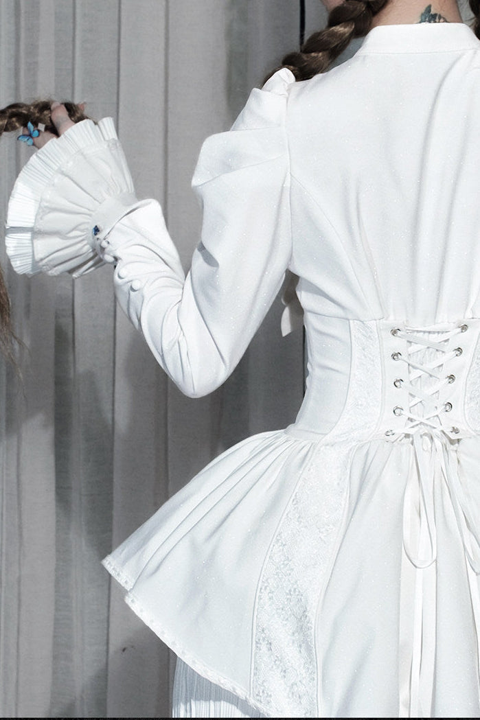 [Reservierungsschluss 14. Oktober] Schwarz-weißes Gothic-Lolita-Minikleid mit Schmetterlingsschleife, Bandkragen und Schnürung am Rücken