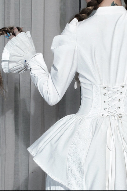 [Reservierungsschluss 14. Oktober] Schwarz-weißes Gothic-Lolita-Minikleid mit Schmetterlingsschleife, Bandkragen und Schnürung am Rücken