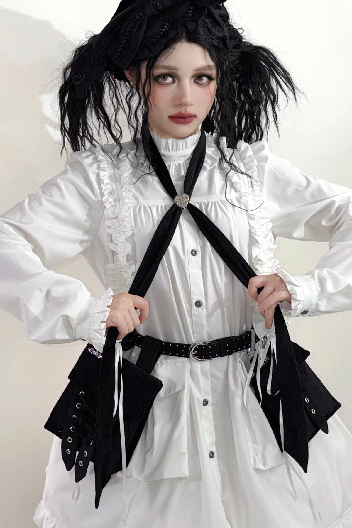[Date limite de précommande : 11/6] Accessoires de la série steampunk marron x mode gothique noire (mini-chapeau à ruban cœur en velours + cravate à ruban motif cœur + sac de taille avec ceinture)