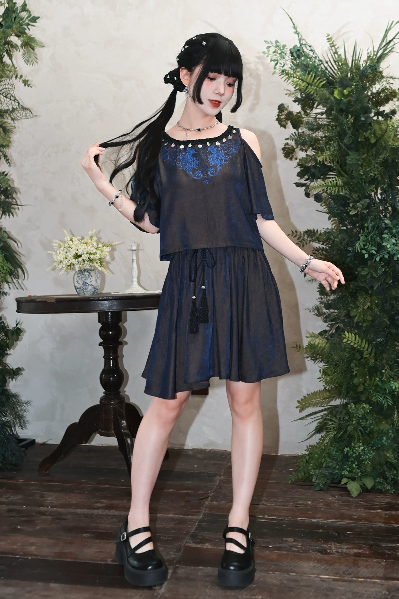 チャイナデザインオフショルダートップス+タッセルスカート