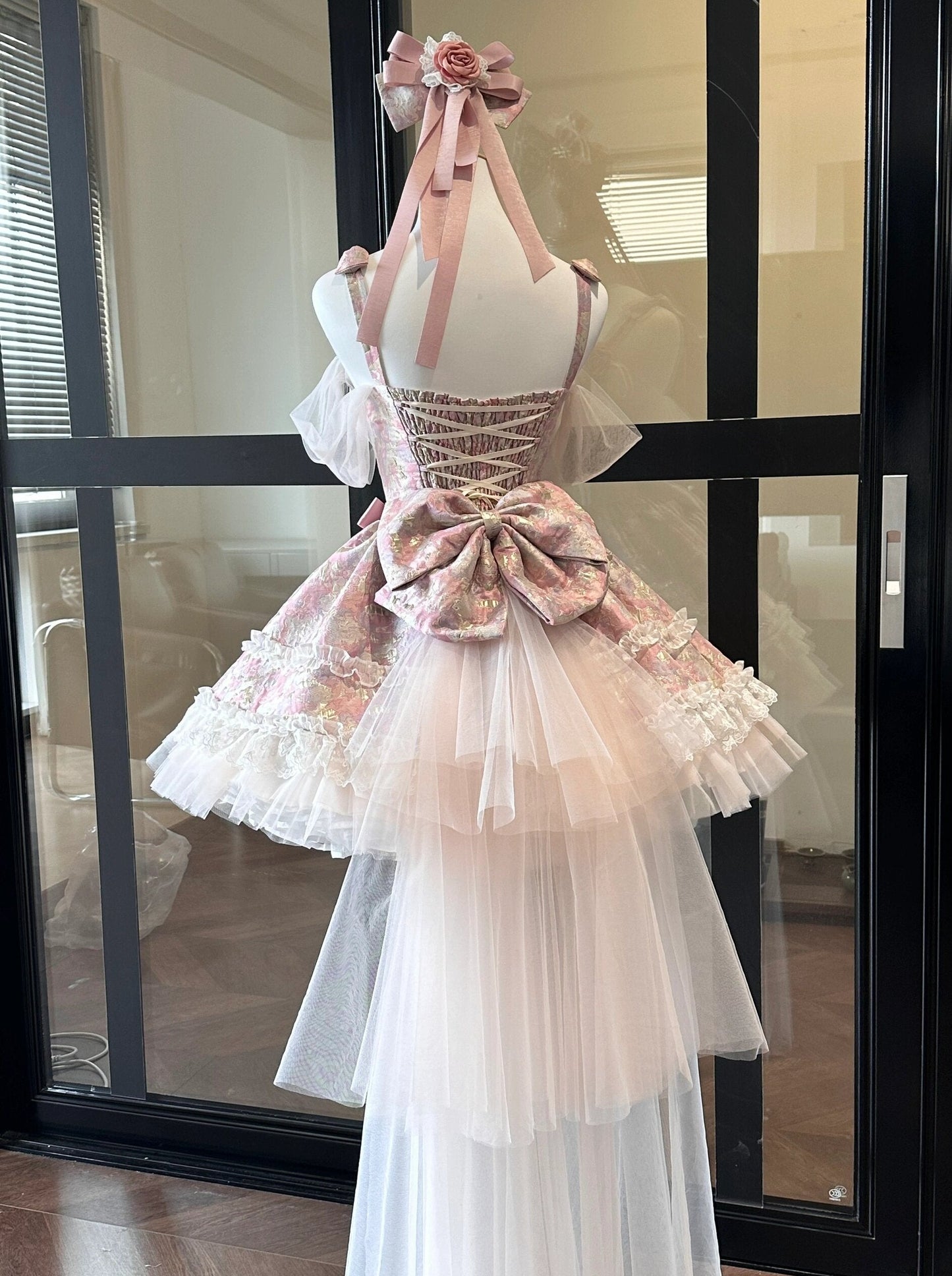 Robe de lolita rose jacquard pour le printemps Robe de princesse pour l'anniversaire de la petite fille avec queue bouffante