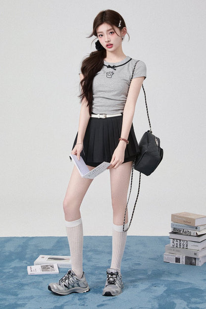 Solid color -Catpo T -shirt+short skirt+black pleats culott