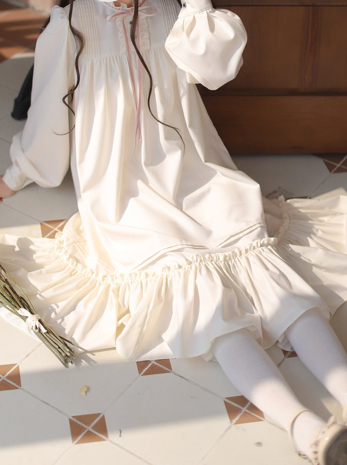 フリルロリータオフホワイトドレス＋ピンクドールカラーコート＋ワッペンバッジ【予約商品】