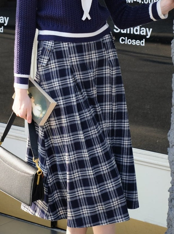 Top British Sailor + jupe évasée à carreaux