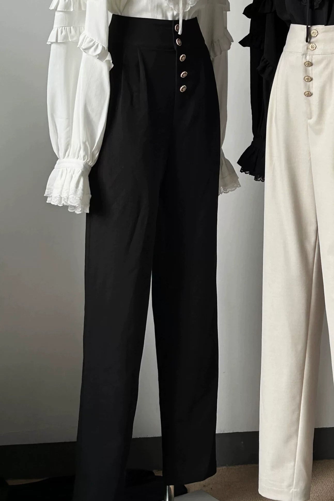 [Scadenza prenotazione 11 maggio] Pantaloni Principe neri e bianchi della serie elegante con ricamo a giglio