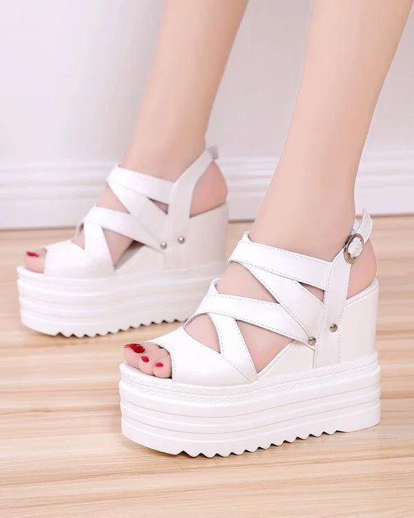 Thick soled cut line design shoes