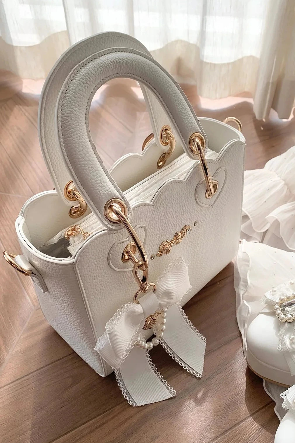 [Pre-order Deadline: October 18] Petal Edge Pearl Chain Bow Square Handbag Crossbody Bag