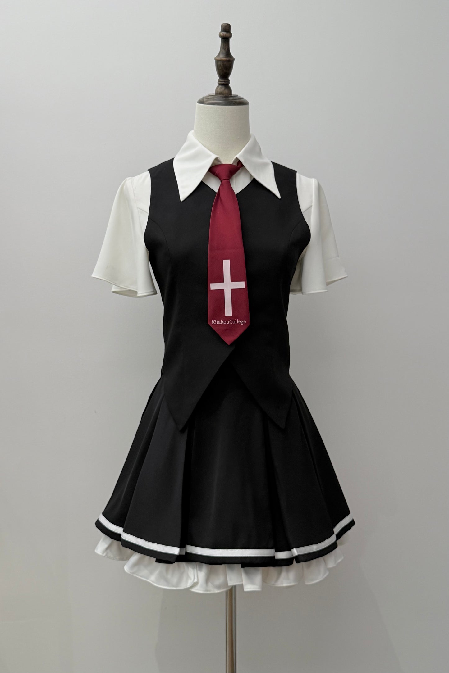 [Date limite de réservation : 31 juillet] Ensemble costume de cosplay gothique campus du Nord avec cape noir/blanc