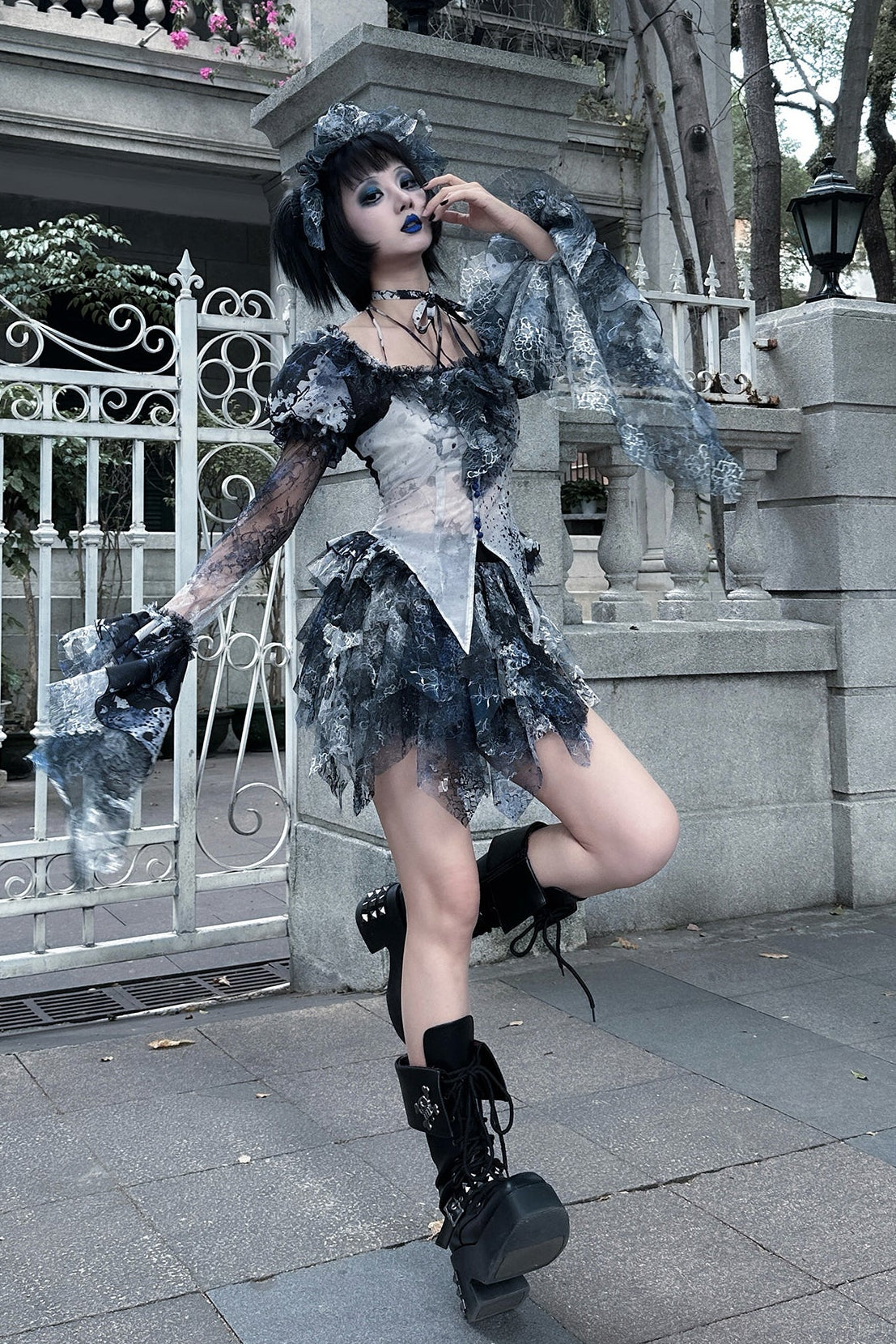 【12月10日予約締切】Bloodstainedスクエアホルターネックフレアスリーブトップス