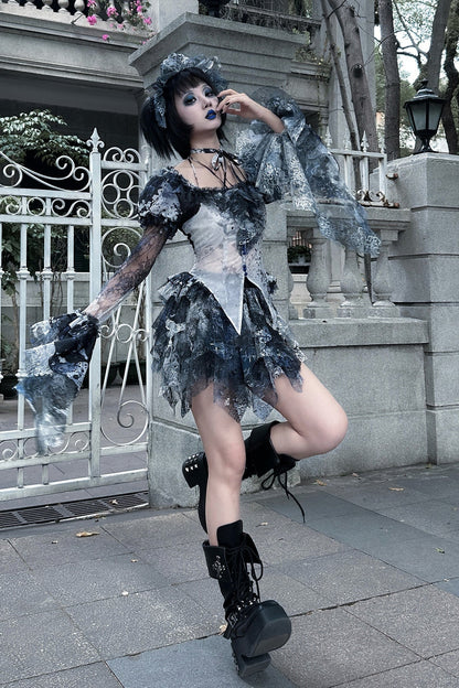 【12月10日予約締切】Bloodstainedスクエアホルターネックフレアスリーブトップス