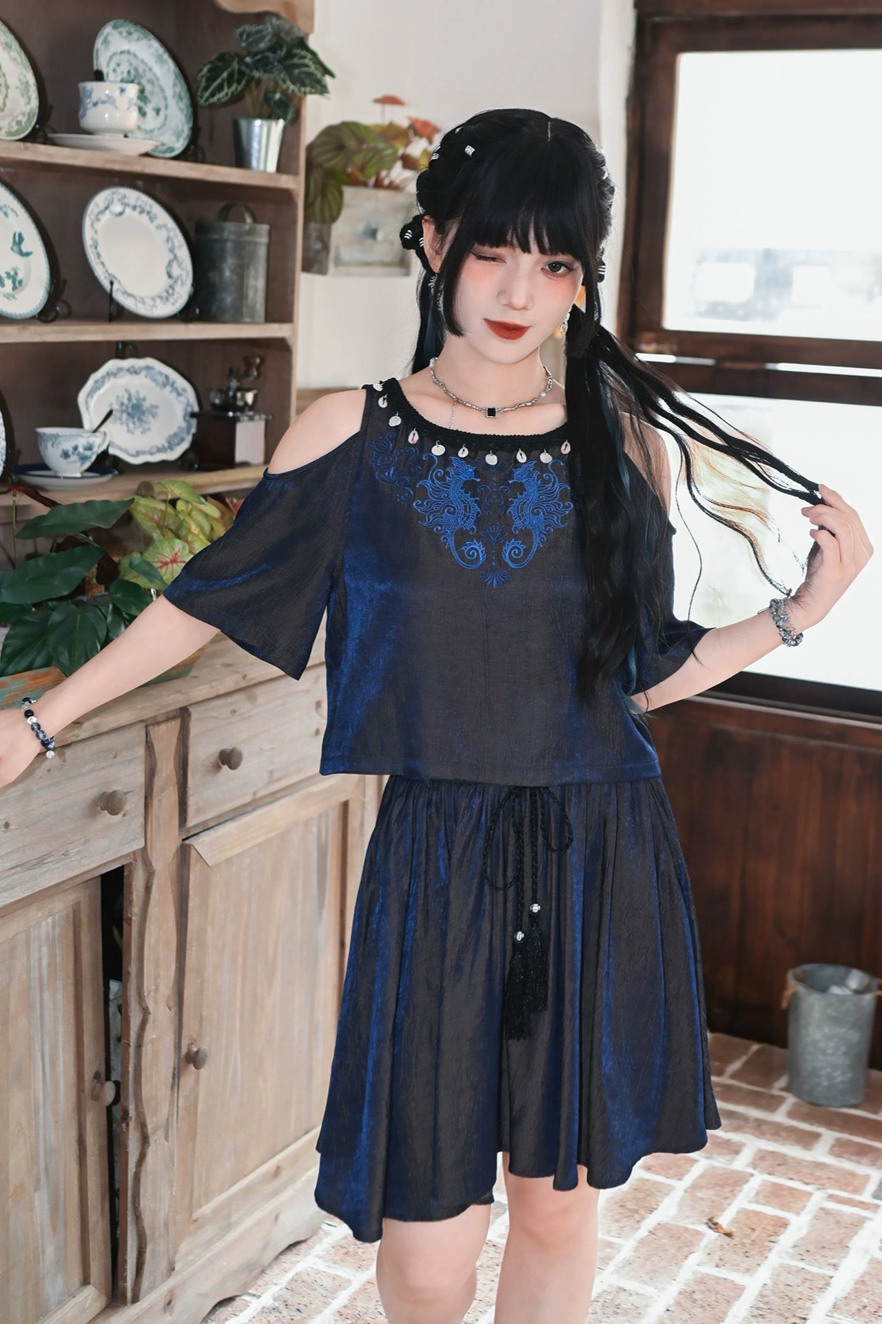 チャイナデザインオフショルダートップス+タッセルスカート