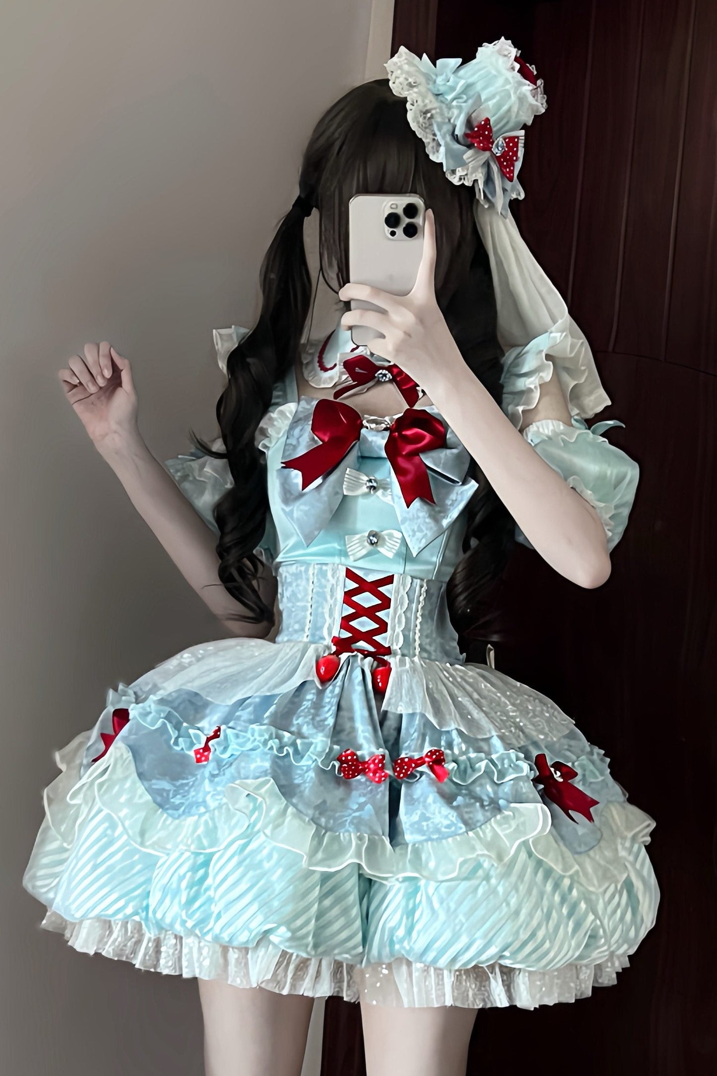 【7月10日予約締切】ミントブルー×レッドリボンアイドルロリータフリルショルダーパフスリーブトップス＋ティアードスカートドレスセットアップ（フェイクカラー付き）