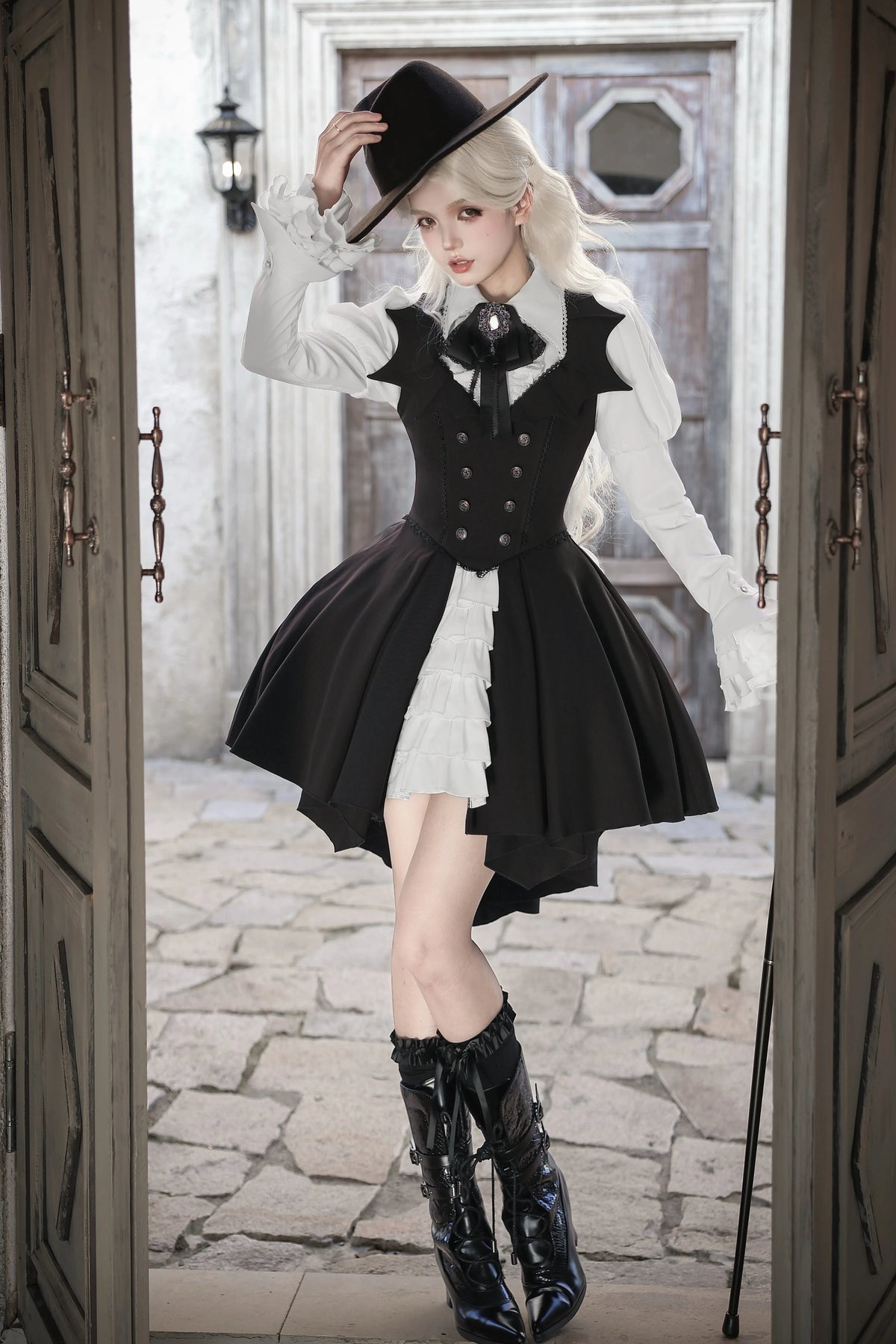 [Pre-order Deadline: October 29] Gothic Vampire Butler White Lace Flare Sleeve Shirt + Bat Collar Ruffle High-Low Lolita JSK Dress Set + Jewel Bow Tie