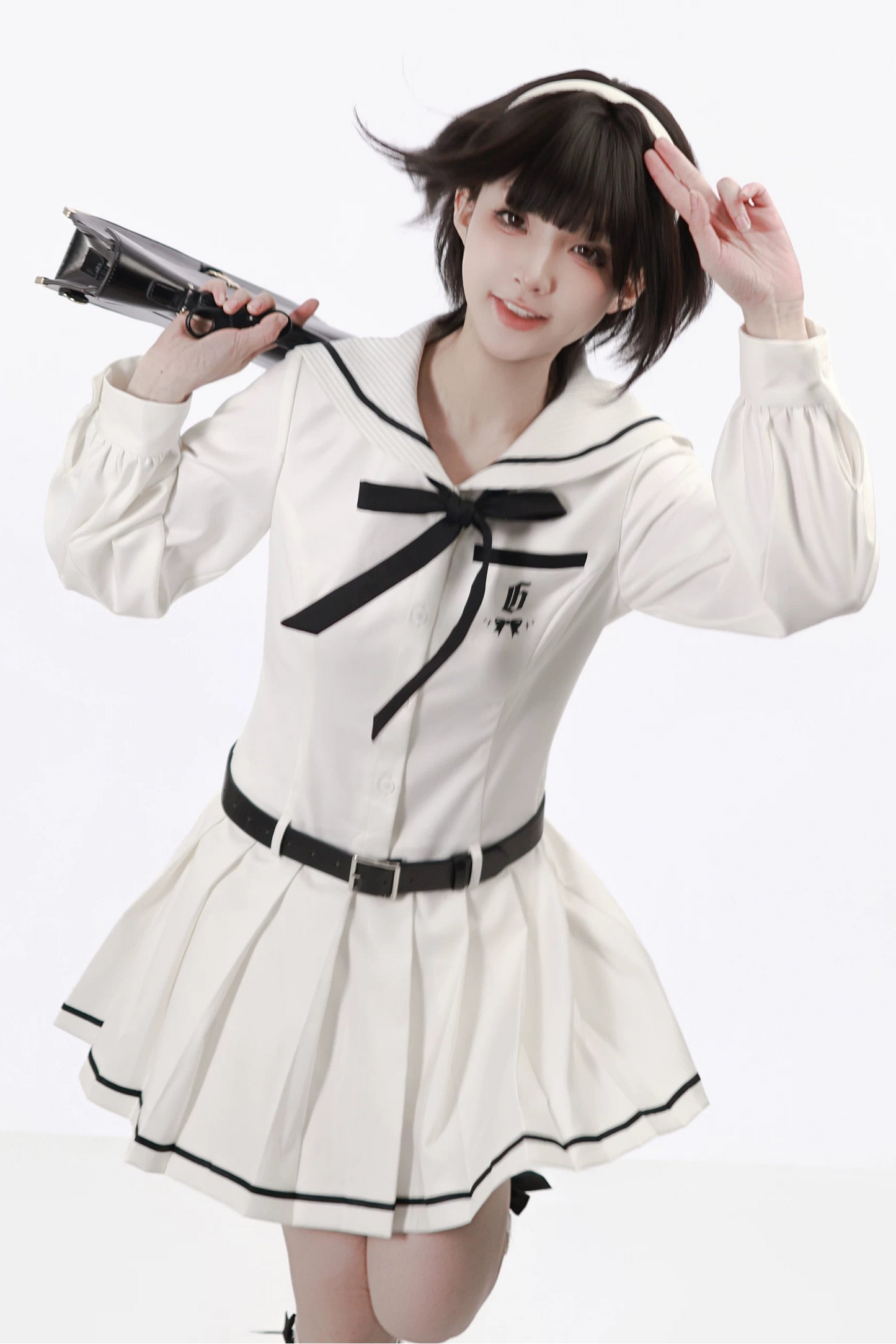 Robe de marin monochrome + Chemise + Jupe + Nœud papillon