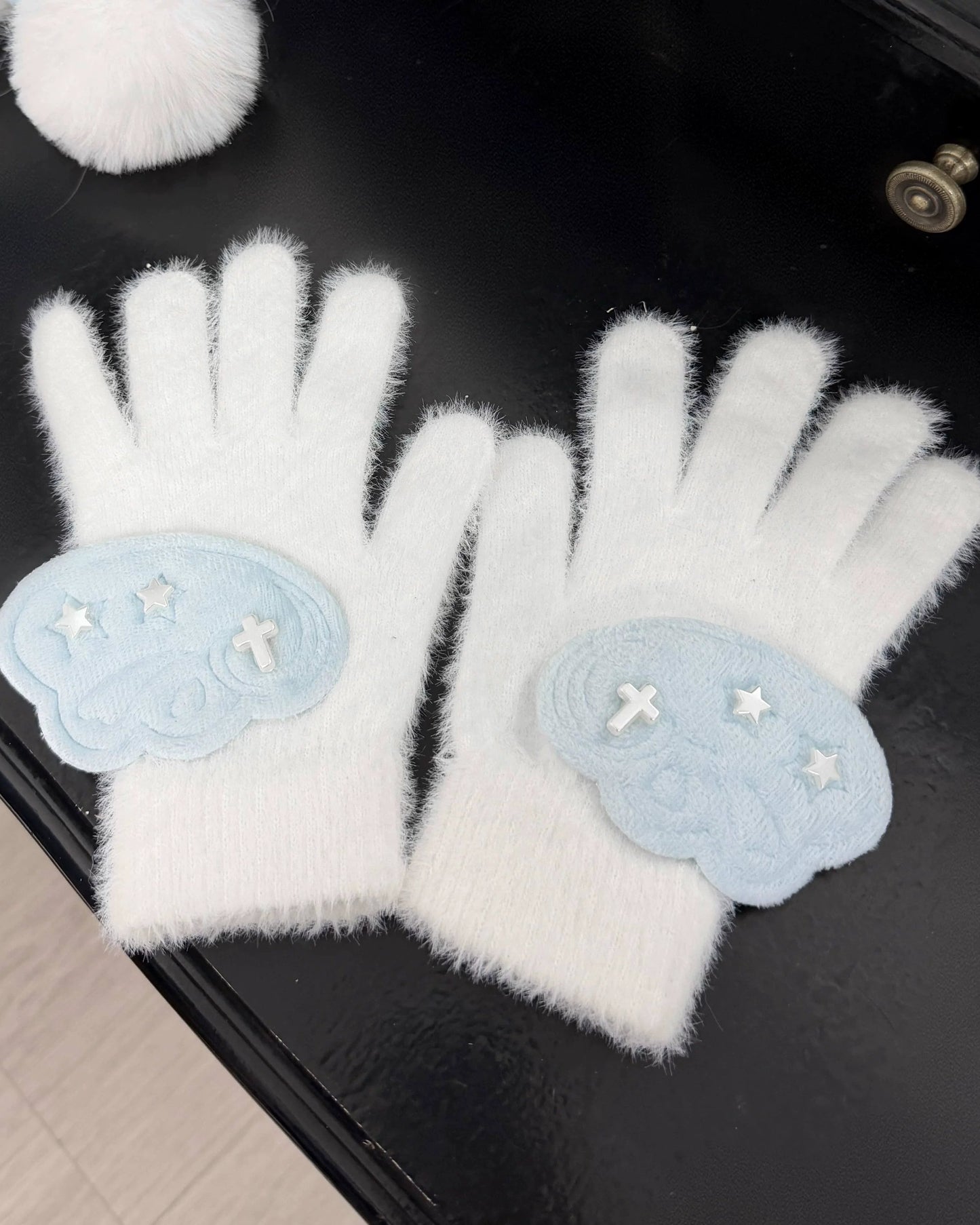 Wing ear muffs + gloves