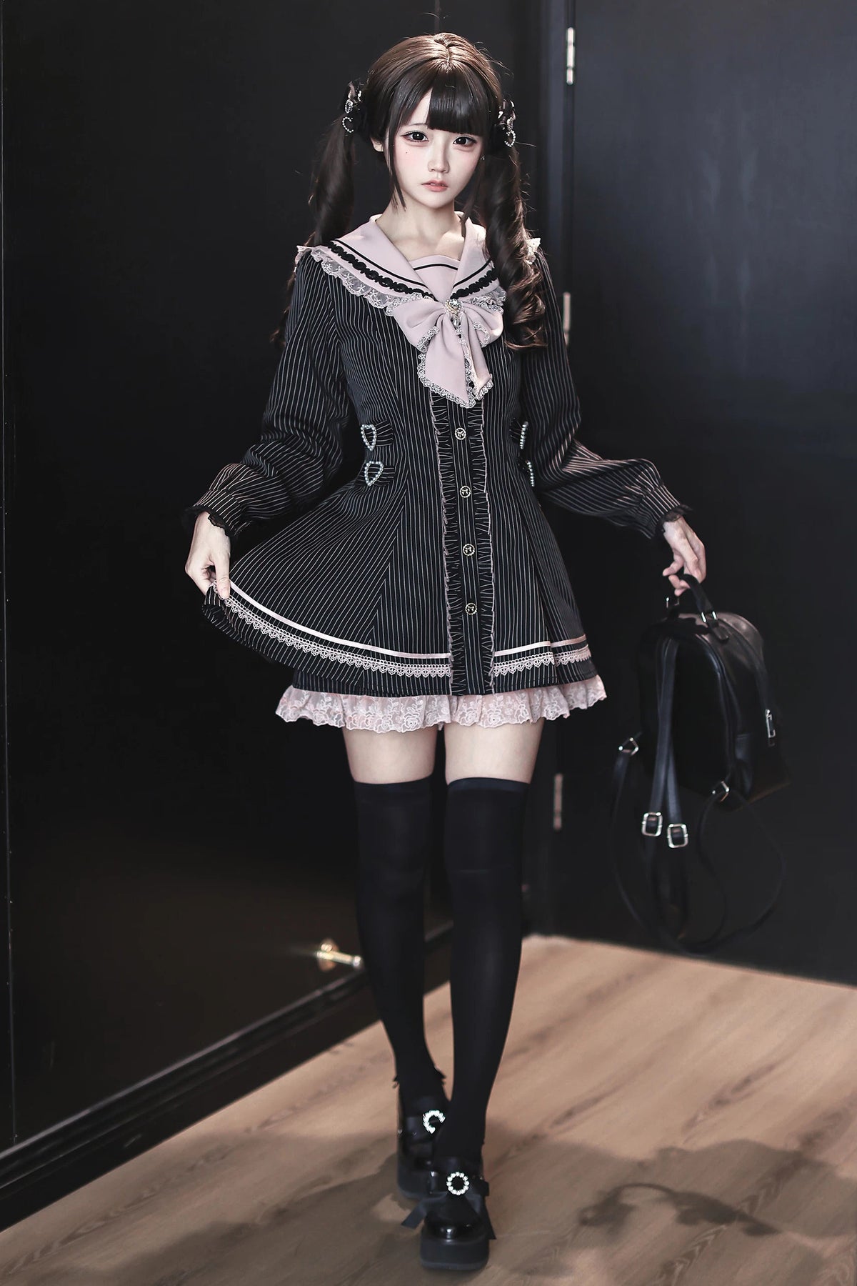 [Reservierungsschluss 29. September] Pink-schwarz gestreiftes langärmeliges Matrosenkleid mit Rüschen + Shorts + Schmuck-Fliege-Set