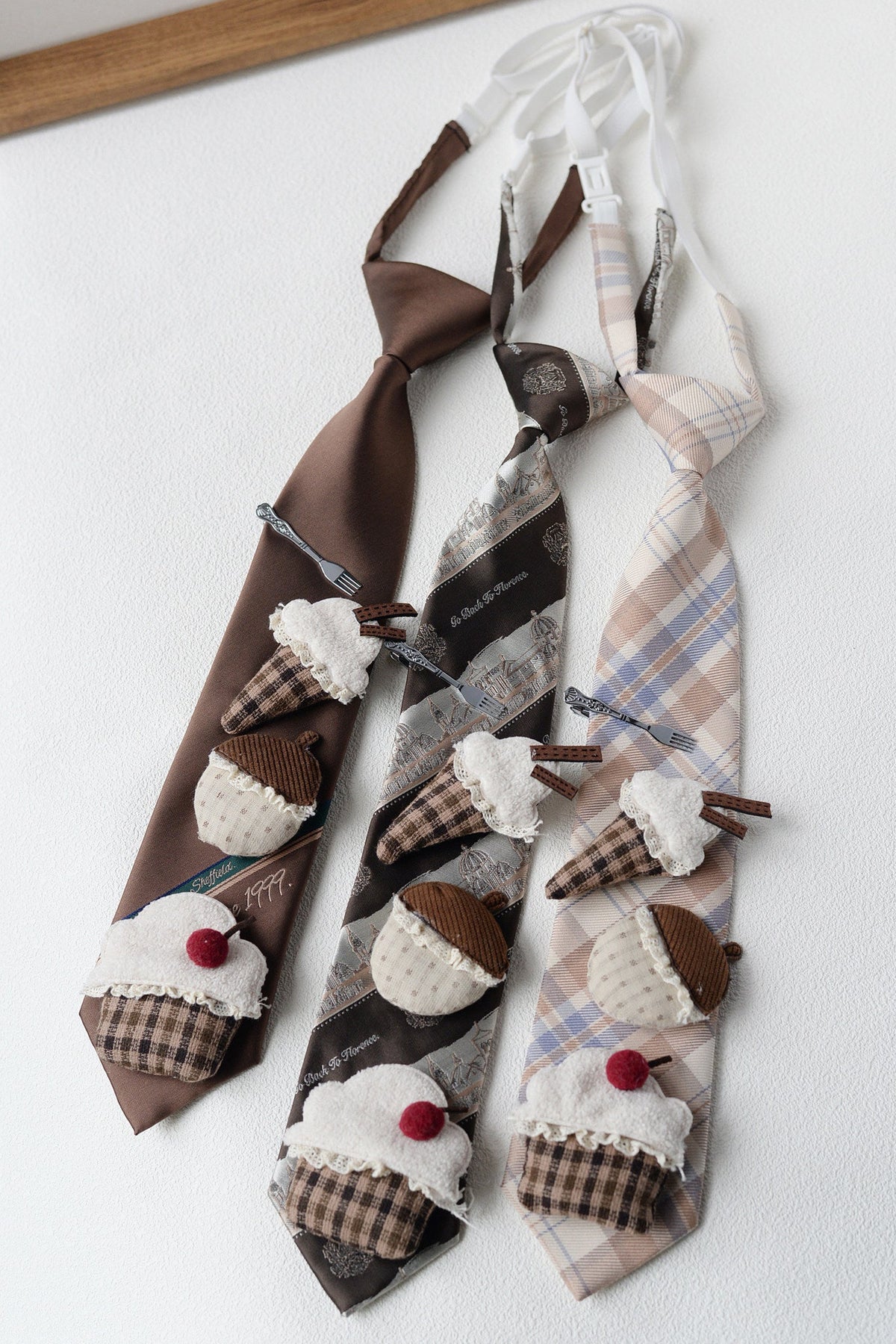 Cravate vintage en tissu Dessert