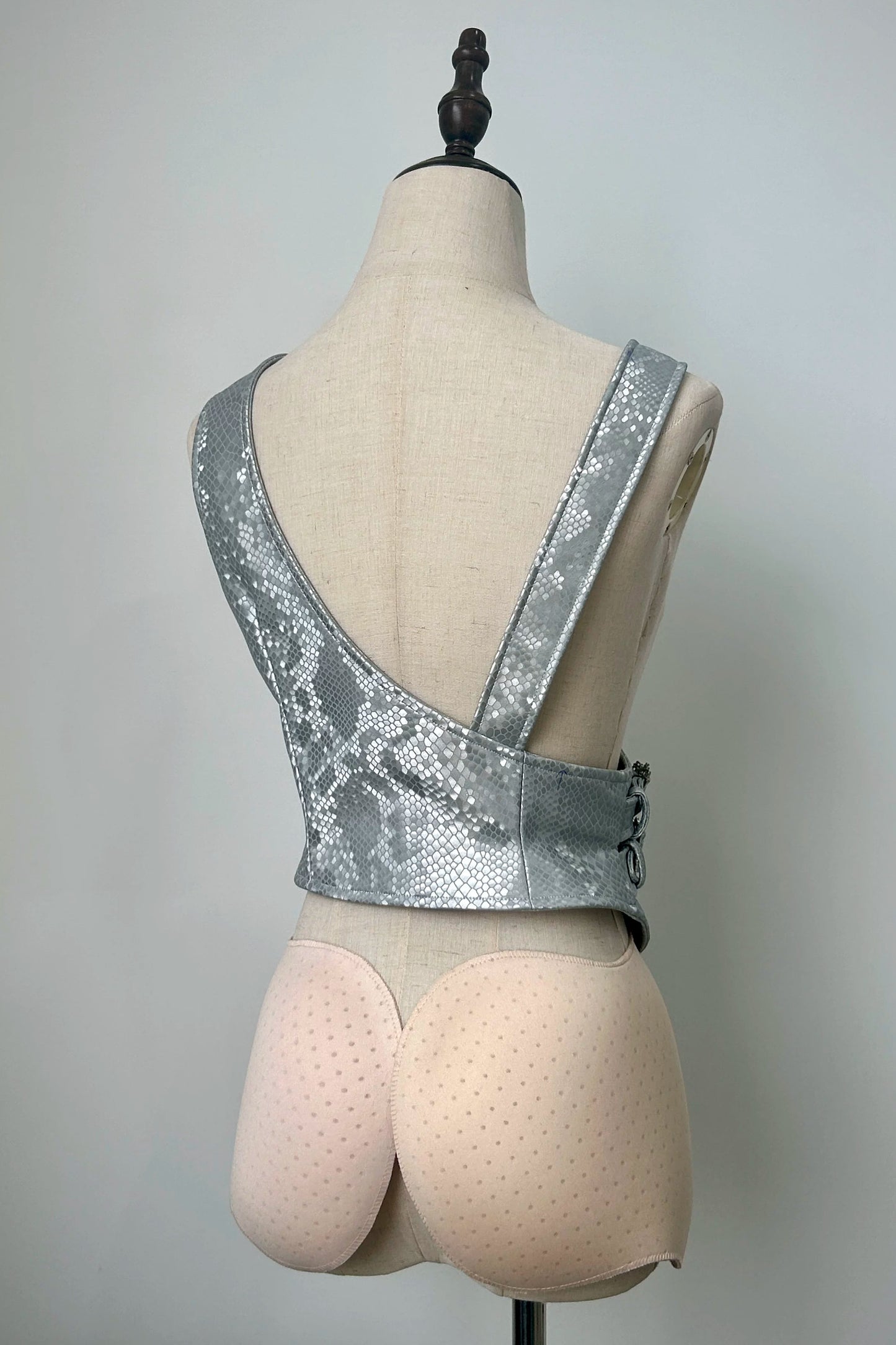 イレギュラーゴシックスチームパンクベスト