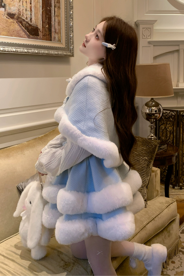 ライトブルーファーカラーケープ+サスペンダースカート+シャツ