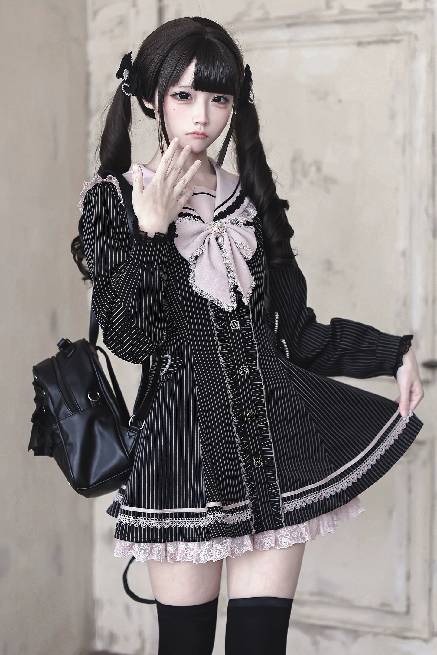 [Reservierungsschluss 29. September] Pink-schwarz gestreiftes langärmeliges Matrosenkleid mit Rüschen + Shorts + Schmuck-Fliege-Set
