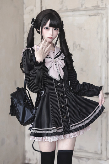 [Reservierungsschluss 29. September] Pink-schwarz gestreiftes langärmeliges Matrosenkleid mit Rüschen + Shorts + Schmuck-Fliege-Set