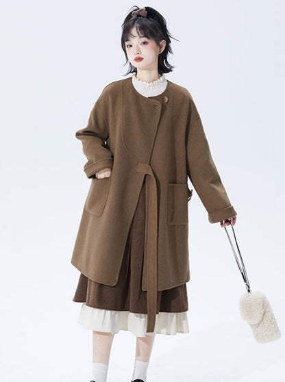 Mid-length ribbon round coat