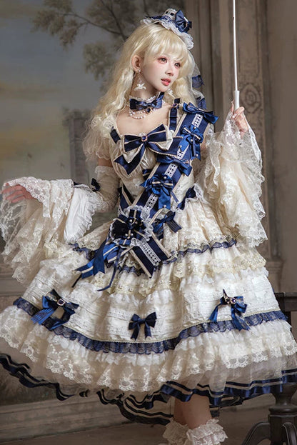 [Date limite de précommande : 9/28] Robe lolita princesse classique élégante royale blanc x bleu à nœud en dentelle et volants + ensemble complet (ras-de-cou/chapeau à voile/manches princesse [manches amovibles] /ceinture ruban/traîne à nœud au dos)
