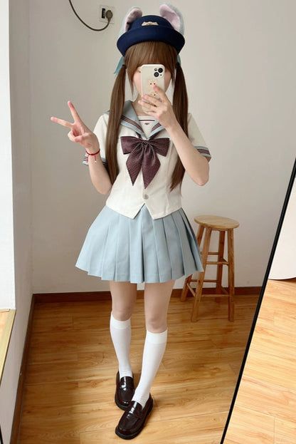 ミルクグリーンセーラー服