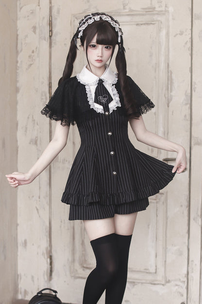 [Bestellfrist 15. Mai] Schwarzer Nadelstreifen-Spitzen-Umhang-Design-Stehkragen-Kleid-Anzug-Komplett-Ensemble + Accessoires