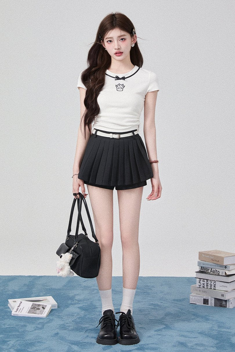 Solid color -Catpo T -shirt+short skirt+black pleats culott