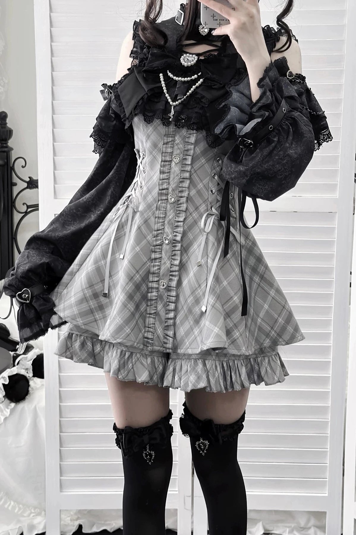[Pre-order Deadline: October 30] Dark Gothic Black and Gray Plaid Cold-Shoulder Ribbon Lace Dress Set (Including Shorts, Bow Tie, Small Bows*1) + Chain Ribbon Accessories for Sleeves