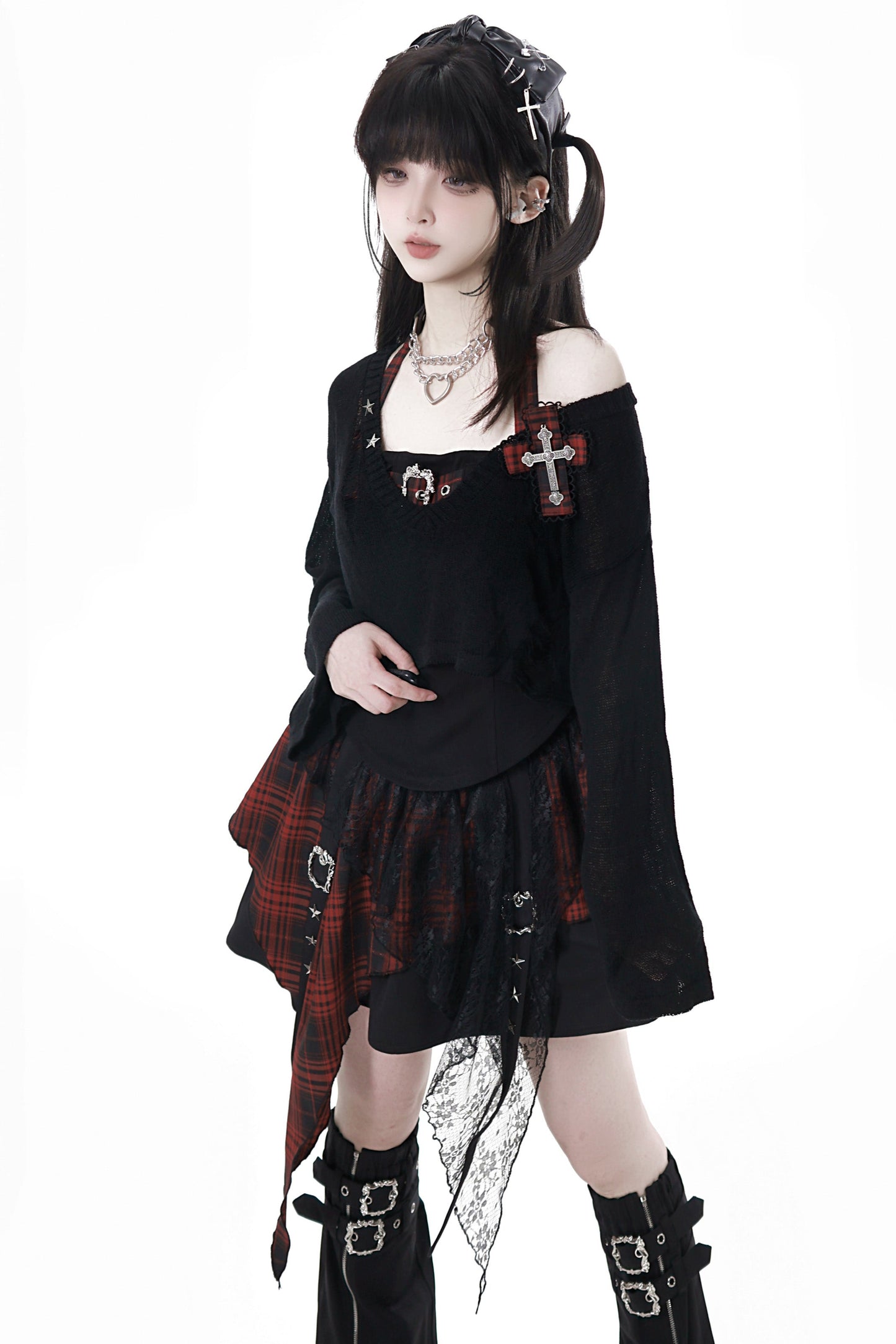 ホルターネックベスト+ルーズトップス+チェックスカート+レッグウォーマー