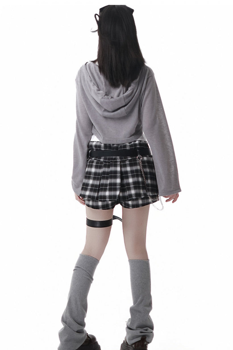 Y2K hooded short top + sleeveless shirt with tie + check culottes