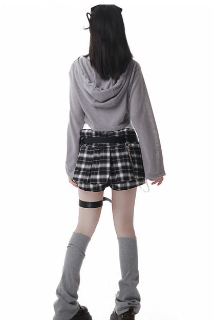 Y2K hooded short top + sleeveless shirt with tie + check culottes