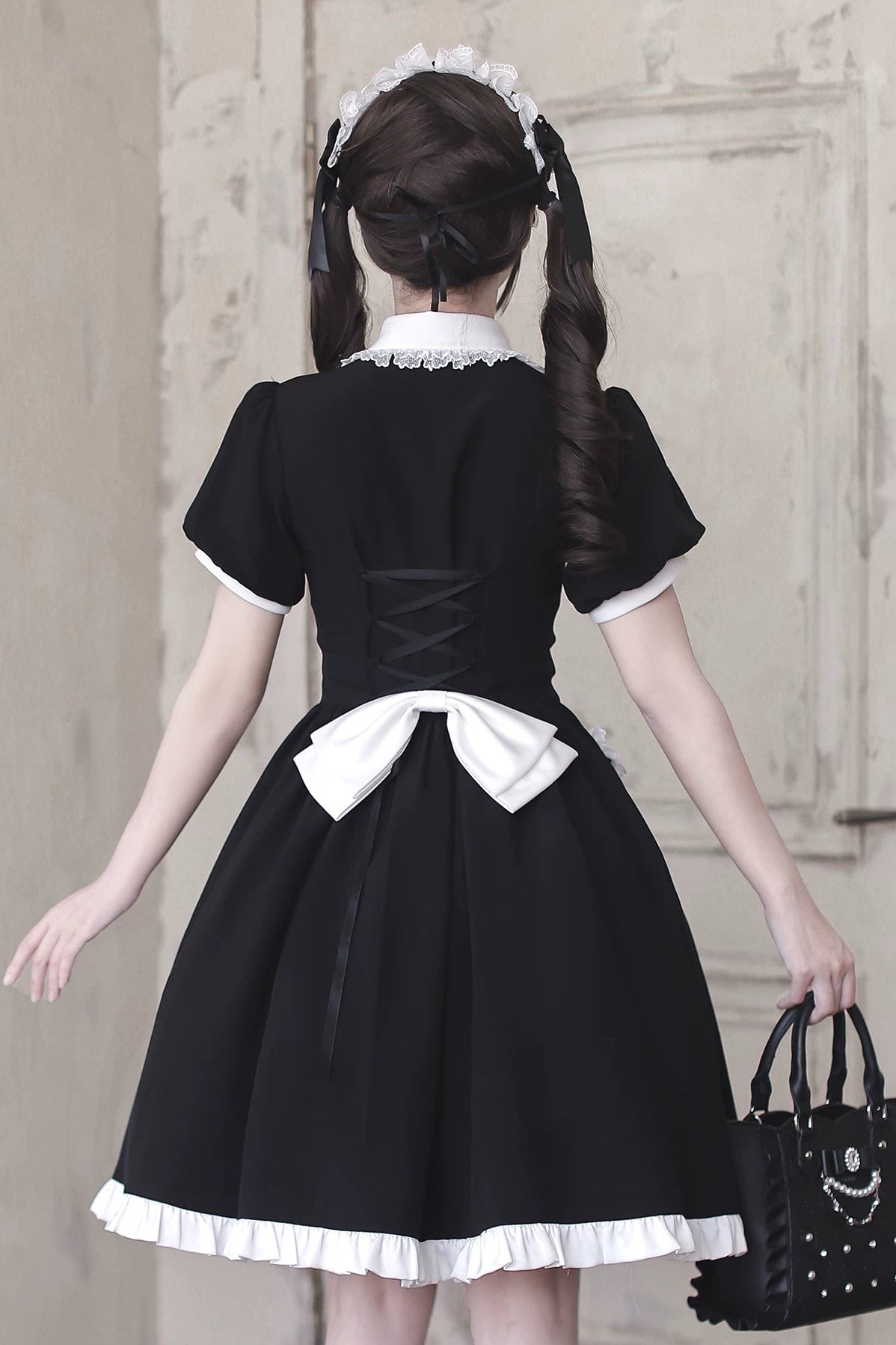 [Précommande jusqu'au 29 avril] Robe Lolita Gothic en dentelle noir x blanc avec cravate rouge Type A/B