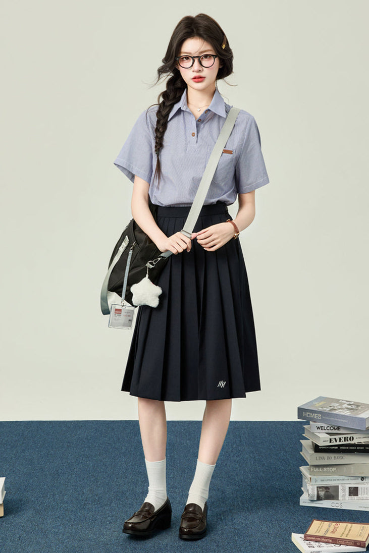 カレッジポロカラーシャツ＋ストライプシャツ＋プリーツショートスカート＋ベーシックロングスカート