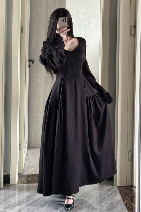 [Pre-order Deadline: May 30] Black and White Gothic Lolita Flared Sleeve Dress + Cross Pull-Up Corset Overskirt + Complete Set