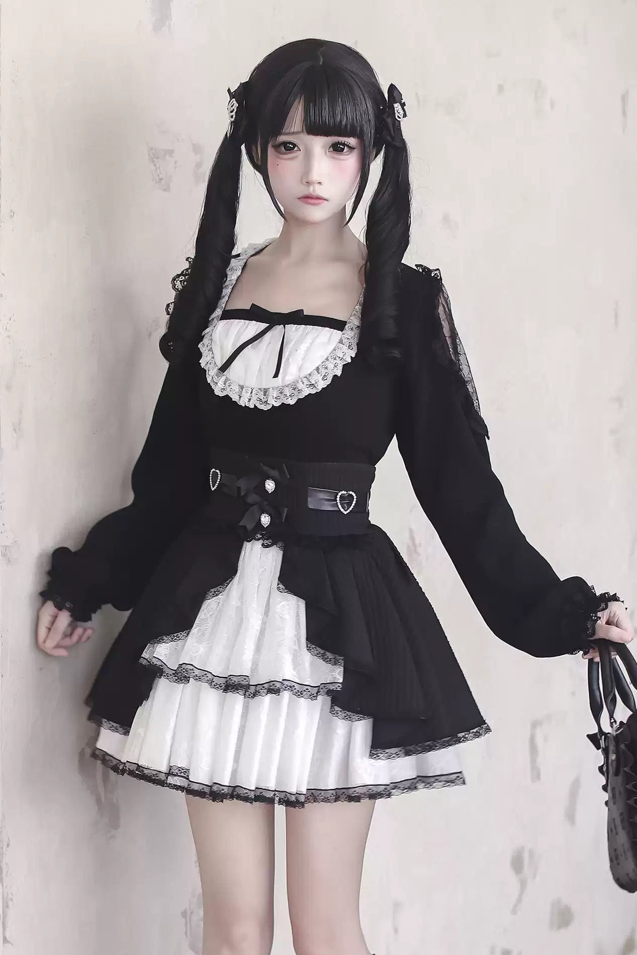 【12月6日予約締切】ブラックホワイトレースシアーショルダーニットトップス＋ケーキスカート