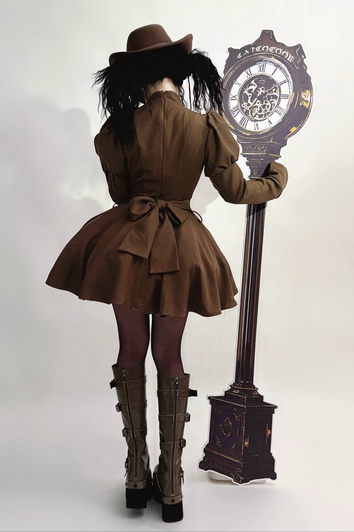 [Scadenza prenotazioni 6 novembre] Abito da bambola steampunk marrone x gothic mode nero con fibbia, collo alto e maniche lunghe a sbuffo