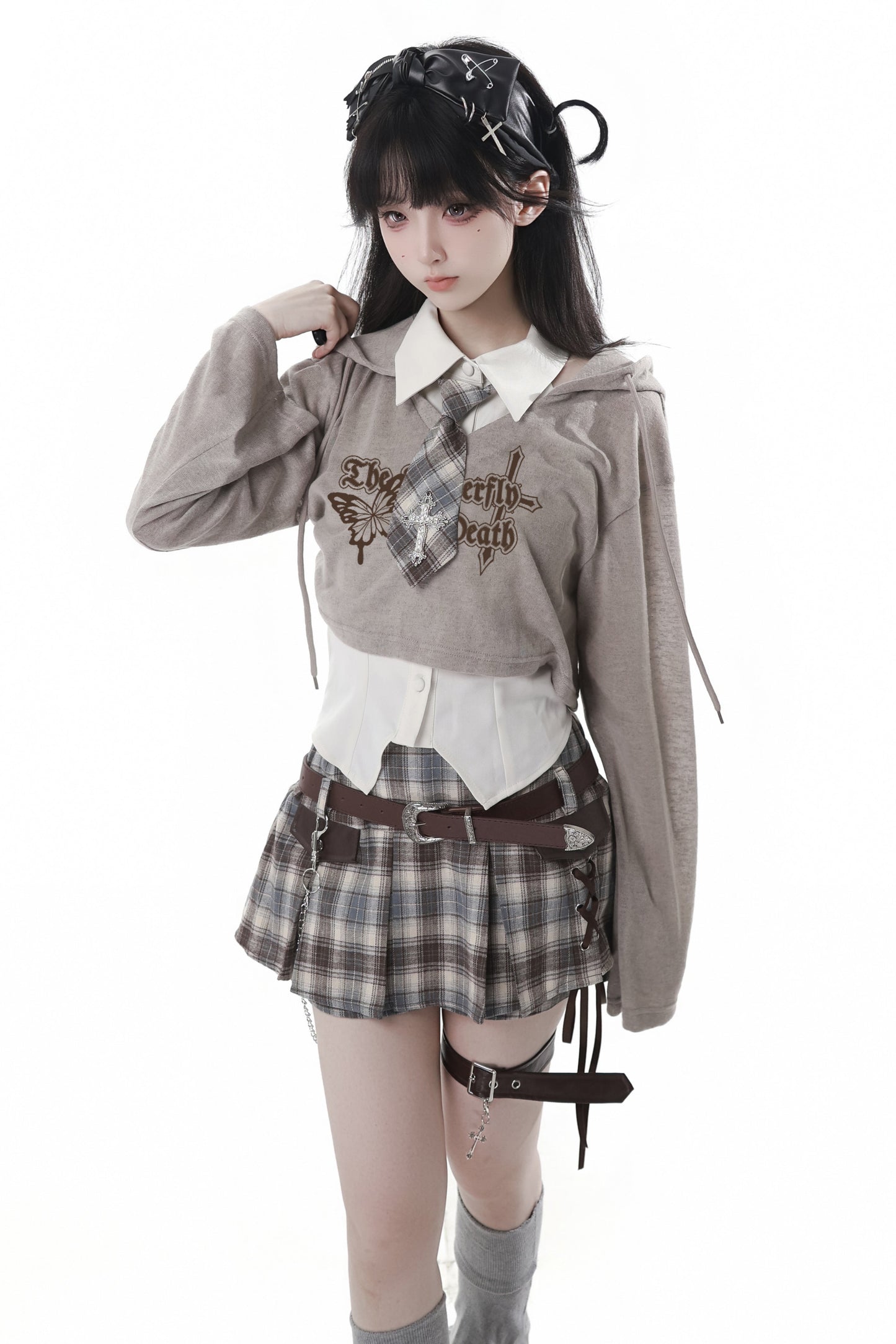 Y2K hooded short top + sleeveless shirt with tie + check culottes