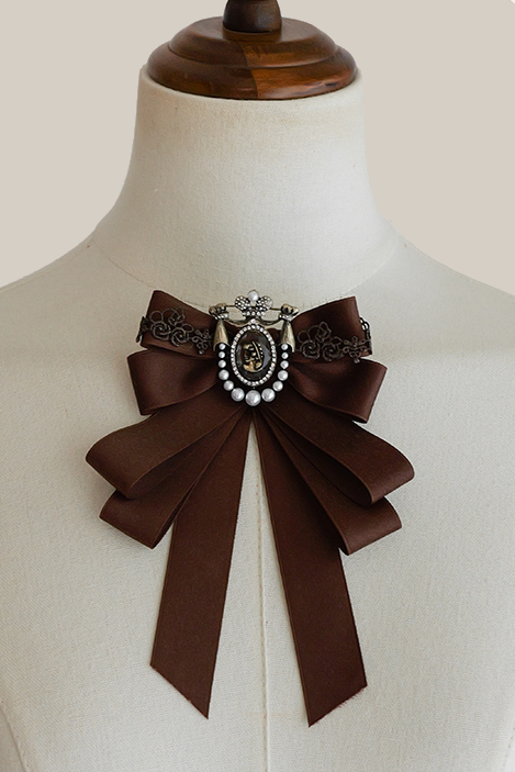 [Vorbestellschluss: 9. Monat, 19. Tag] Accessoires der Serie mit klassisch brauner Rosenstickerei (Eleganter Gothic-Spitzenhut mit Schleife Fliege Spitzen-Jabot mit Schleife)