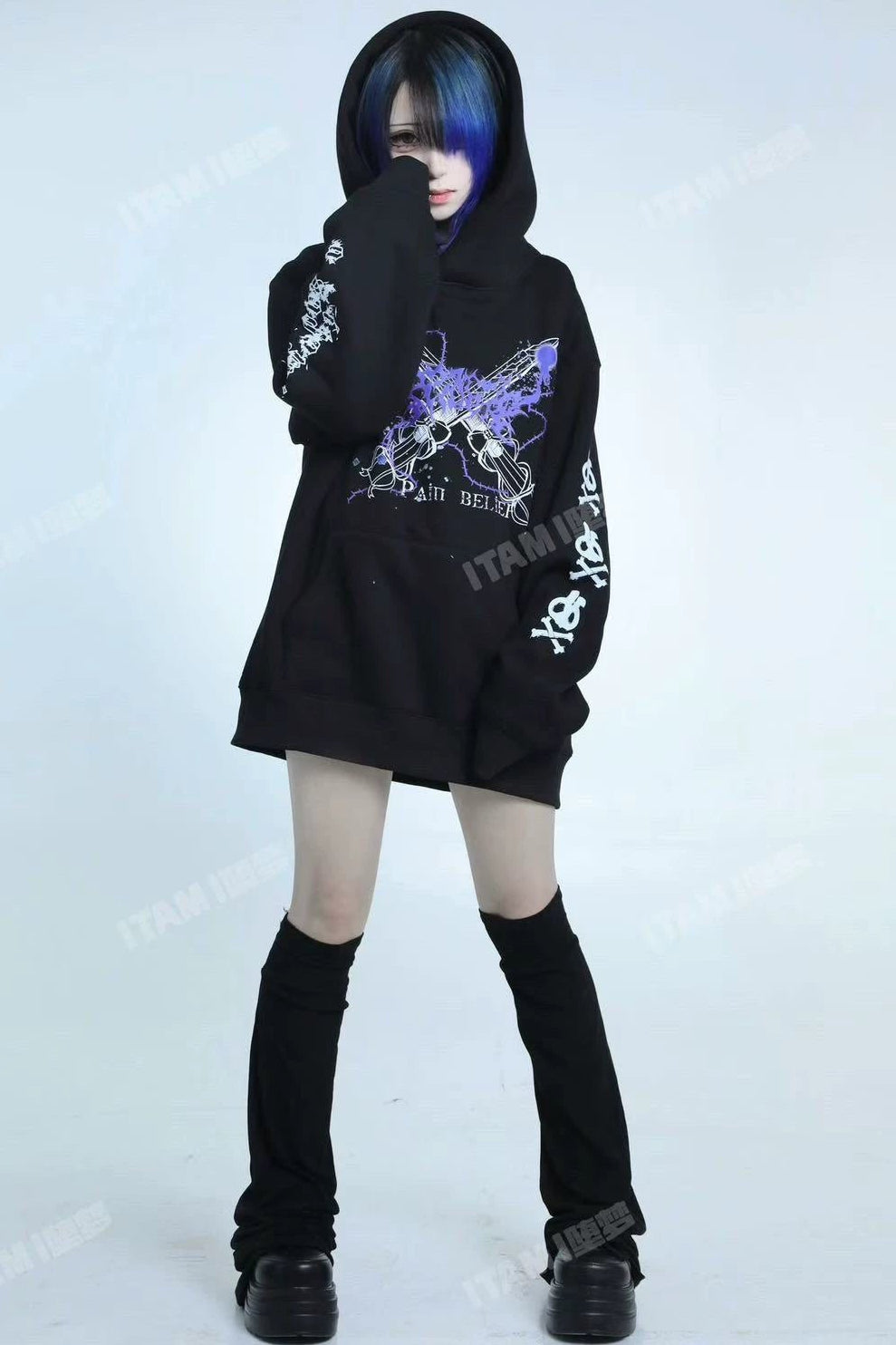 Düster-süßes Butterfly-Messer-Sweatshirt