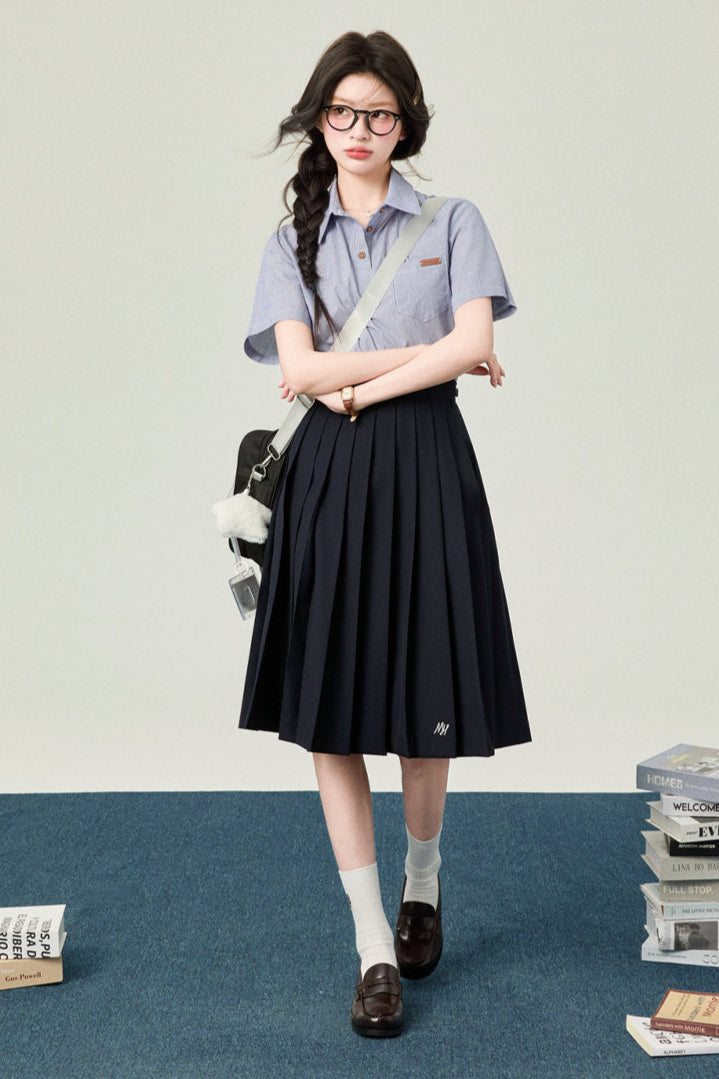 カレッジポロカラーシャツ＋ストライプシャツ＋プリーツショートスカート＋ベーシックロングスカート